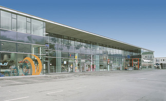 Büro- und Geschäftshaus Hall West, Foto: Gerhard Watzek